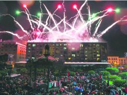 ¡Viva jalisco, viva méxico!.El gobernador dio el tradicional Grito de Independencia desde el balcón de Palacio de Gobierno. EL INFORMADOR /