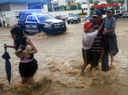 La mitad de Guerrero está afectada por las tormentas que azotan la región, algunos pueblos están incomunicados vía terrestre. EFE /