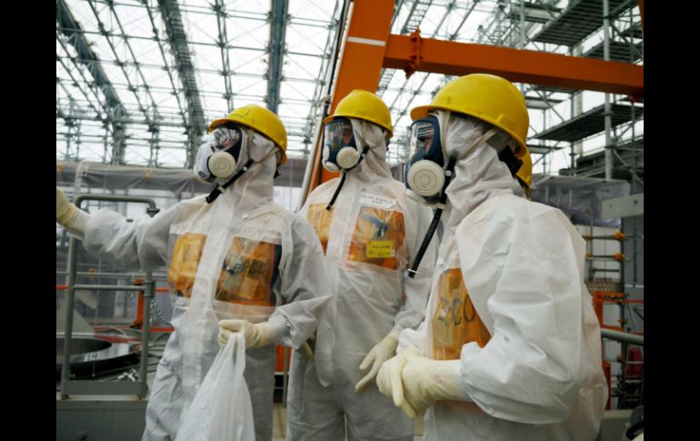 TEPCO busca prevenir que lluvia entre en sótanos de los edificios de rectores donde se acumula agua radiactiva. EFE /