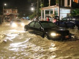 Durante un huracán autoridades piden a la sociedad estar atenta a recomendaciones y acatarlas de inmediato. EFE /