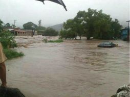 Aspecto de un poblado inundado por afectaciones a . Imagen tomada de @AndreyGM_Online. ESPECIAL /