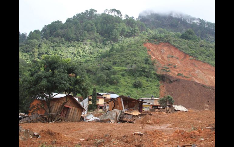 Vista de una vivienda afectada por ''Manuel'' en Guerrero. AP /