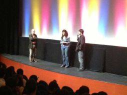 Mariela Besuievsky y Diego Quemada-Diez presentando #LaJaulaDeOro en el Kursaal del @sansebastianfes ESPECIAL /