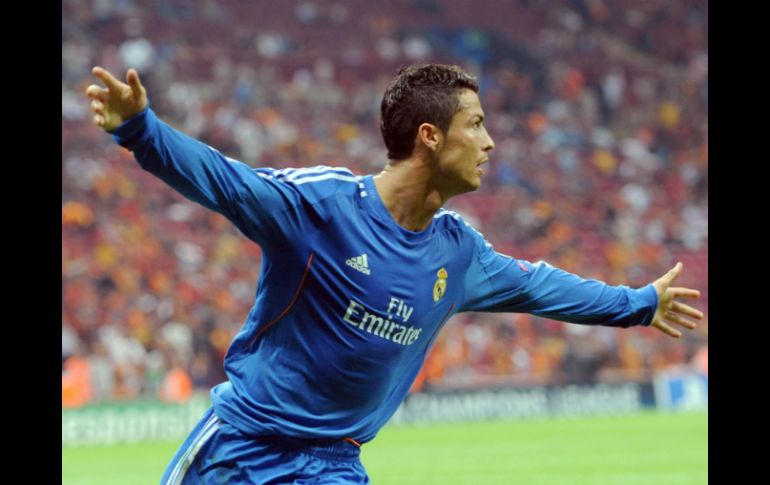 De marcar tres dianas al Getafe, CR7 tumbaría al goleador mexicano. AFP /