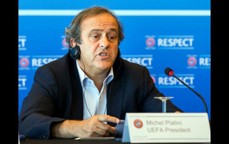 Michel Platini, presidente de la UEFA, fue el encargado de dar a conocer las posibles sedes. AFP /