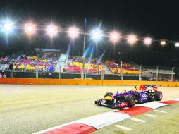 Sebastian Vettel, busca en la pista callejera del Marina Bay dar un golpe de autoridad que lo deje a un paso del tetracampeonato. AFP /