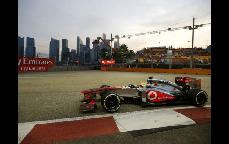 El piloto mexicano de Fórmula Uno Esteban Gutiérrez, de la escudería Sauber F1, acelera su monoplaza. EFE /