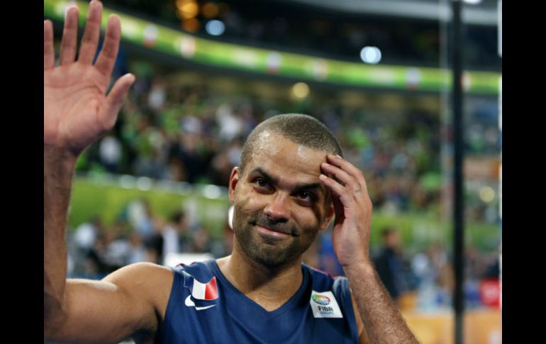 Tony Parker se disculpó con la comunidad gay, mencionó que uno de sus mejores amigos lo es y no tiene nada en contra de ese colectivo. AP /