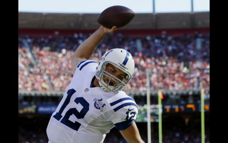 Andrew Luck logró una anotación por tierra y sus Potros derrotan a San Francisco. AP /