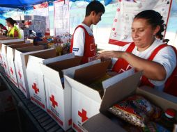 La Cruz Roja Jalisco recolecta los víveres para ayudar a los afectados por ''Manuel''.  /