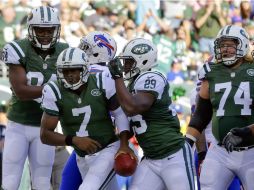 Geno Smith (7) le ganó la partida a EJ Manuel y los Jets se alzaron con la victoria. AP /