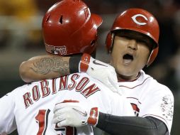 Shin-Soo Choo celebra junto a Derrick Robinson durante el partido. AP /