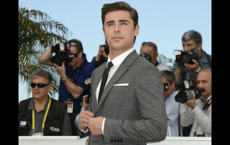 Hace poco se dijo que Zac Efron usó pestañas postizas para profundizar su mirada. ARCHIVO /