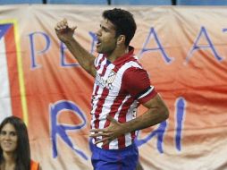 Costa anota a los minutos 17 y 24 para calmar los ánimos colchoneros. EFE /