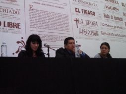 Yara Patiño (i), Ricardo Duarte y Dolores Garnica (d), periodista y critica del arte, y autora del foro.  /