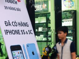 El Iphone de 16 GB sale de fábrica en dos mil 600 pesos y su precio al público es de 12 mil 335 pesos. AFP /