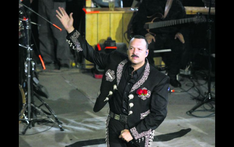 Pepe Aguilar es una de las fortalezas del recinto de medianoche en el género ranchero ahora que Vicente Fernández se retiró. ESPECIAL /