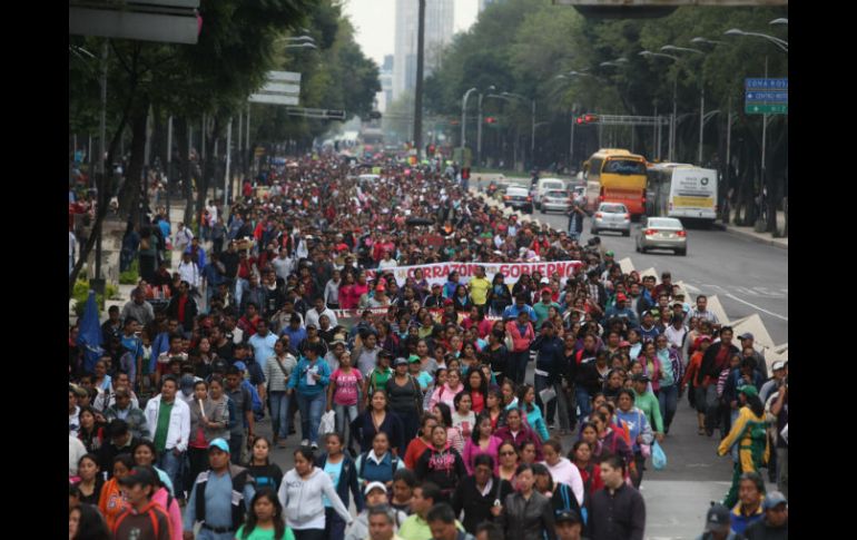 Antes de su movilización, los contingentes participaron en un mitin en el Ángel de Independencia. ARCHIVO /