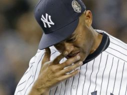 Rivera no pudo evitar llorar cuando fue relevado en su último juego en las Grandes Ligas. AP /