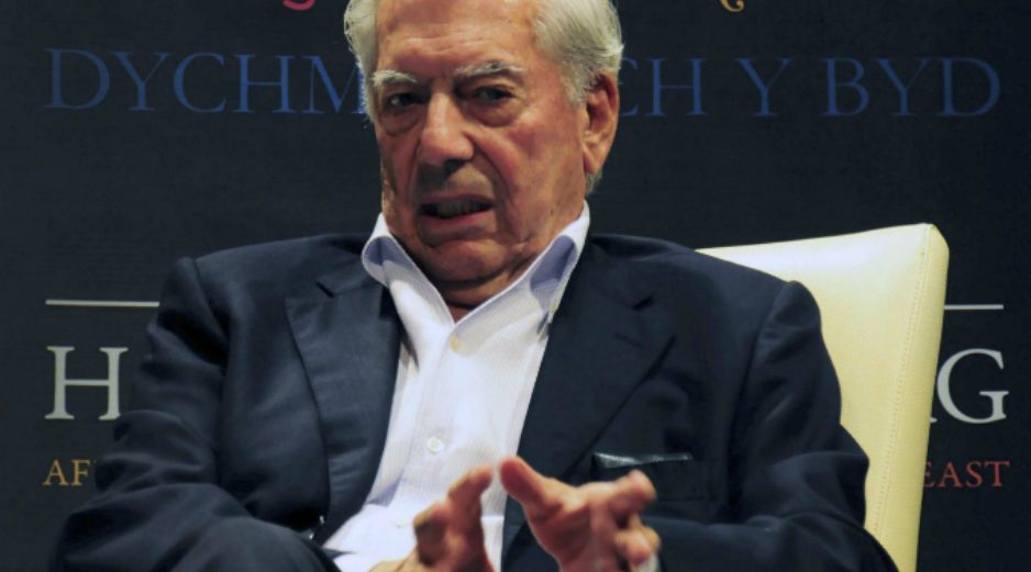 El Premio Nobel Mario Vargas Llosa durante su intervención en el Hay Festival de Segovia. EFE /