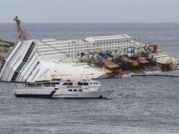 Un ferry que transportaba a comerciantes y sus productos se partió durante una tormenta en el río Níger. ARCHIVO /