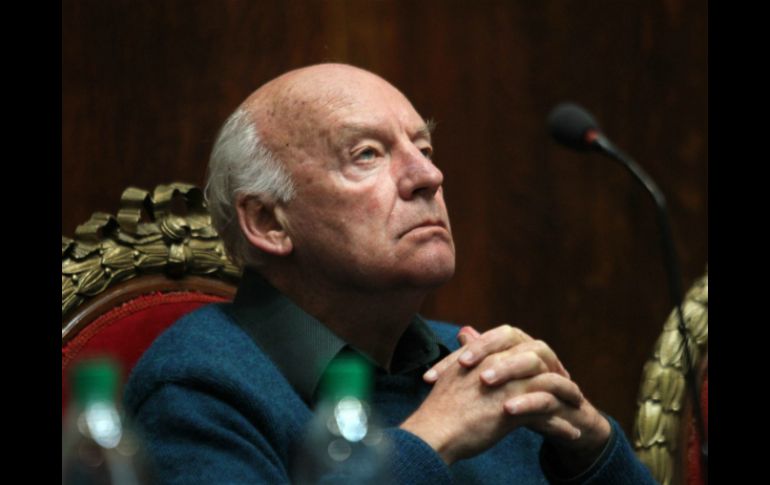 En 2009 el escritor uruguayo Eduardo Galeano recibe la Medalla de Oro del Círculo de Bellas Artes. ARCHIVO /