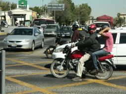 Es importante promover el uso del cinturón de seguridad entre los automovilistas, así como casco en motociclistas. ARCHIVO /