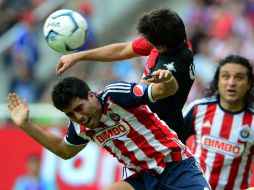 Vidrio salió amonestado del encuentro ante su ex equipo, el primer Clásico con la playera rojiblanca. MEXSPORT /