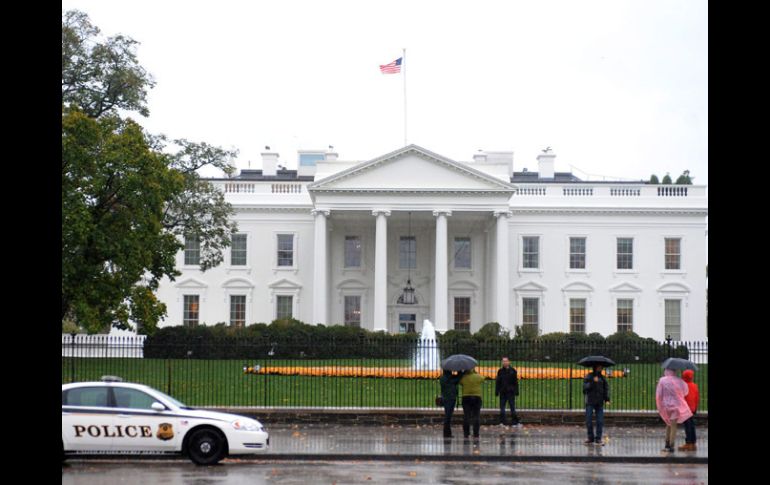 La Casa Blanca señaló que algunas funciones críticas, como el ejército y el tráfico de control aéreo permanecerán funcionando.  /