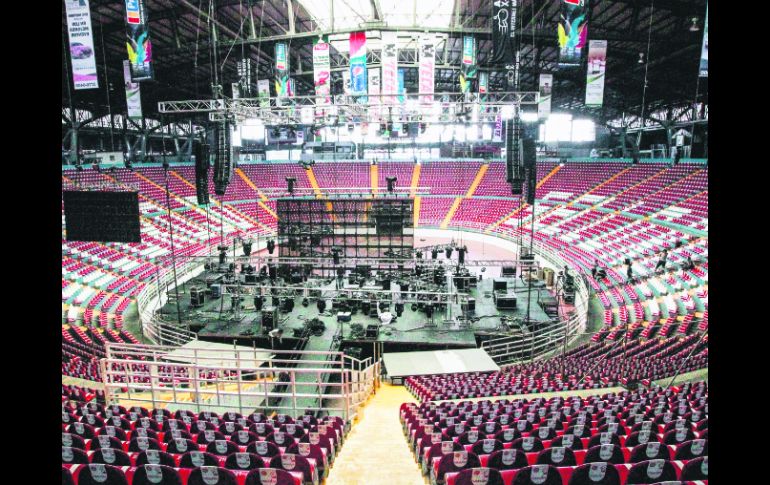 Trabajadores preparan el auditorio, que recibirá a grandes artistas EL INFORMADOR /