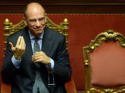 Enrico Letta agradece con un gesto el voto de confianza obtenido. AFP /