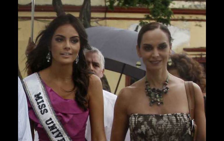 Jones desmintió tener una rivalidad con Ximena Navarrete, y adelantó que próximamente se publicarán fotografías donde posan juntas. ARCHIVO /