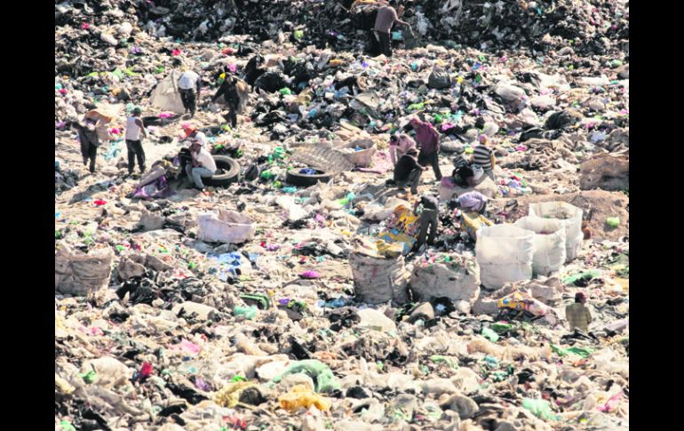 Picachos. Este vertedero es el destino final de la basura que acumulan las familias zapopanas. EL INFORMADOR /