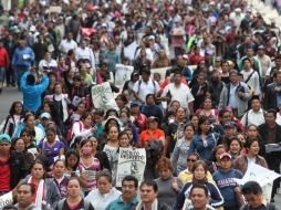 Cerca de 200 docentes se manifestaron en contra del líder sindical de la Sección 55 del SNTE en Tlaxcala. ARCHIVO /