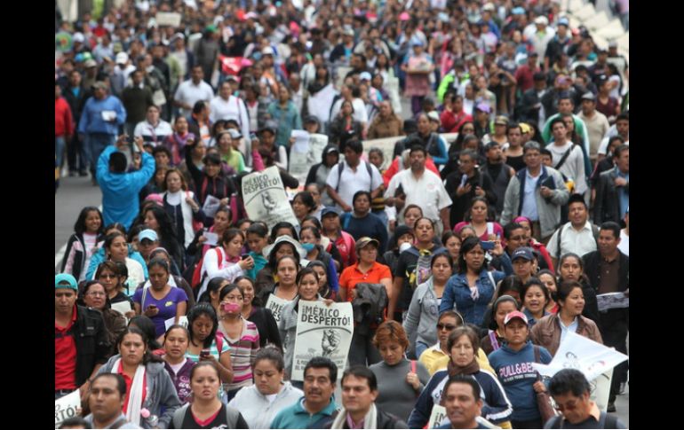 Cerca de 200 docentes se manifestaron en contra del líder sindical de la Sección 55 del SNTE en Tlaxcala. ARCHIVO /