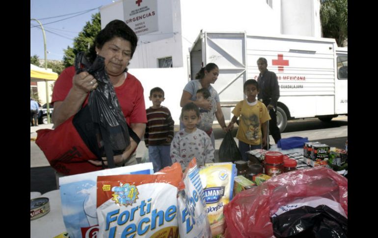 La atención de la comunidad sigue en donación de víveres y voluntariados para apoyar las actividades del centro de acopio. ARCHIVO /