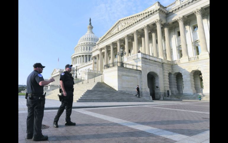 Desierto. La sede legislativa estadounidense pierde vida en su entorno por la parálisis parcial que impacta al Gobierno federal. EFE /