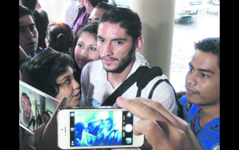 Christian Giménez no estará presente en el Jalisco para enfrentar al Atlas, pero sí se reportará el lunes con la Selección Mexicana.  /