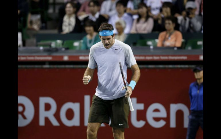 El tenista argentino Juan Martín del Potro celebra el pase a finales tras haber batallado y ganado contra Almagro. EFE /