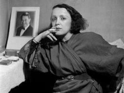 Edith Piaf necesitaba del amor para seguir trinando, dejaba el alma en cada canción y estremece a casi 50 años de su deceso. ESPECIAL /