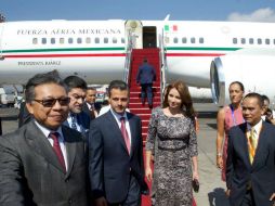 El Mandatario a su arribo al Bali Ngurah Rai International Airport, detallan en la Página de Facebook de la Presidencia de México. ESPECIAL /