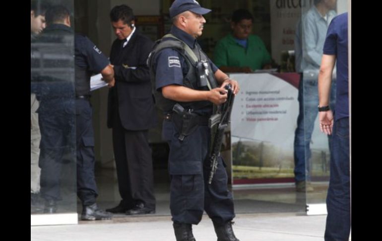 Las autoridades acudieron al lugar de los hechos para iniciar las averiguaciones. ARCHIVO /