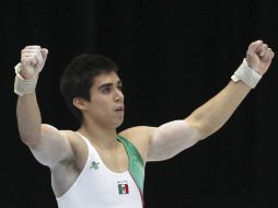 Daniel Corral se muestra contento por su medalla de plata y buscará más con rumbo a los Juegos Olímpicos. AP /