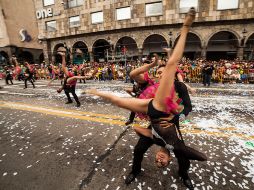 El baile se apoderó de la Avenida 16 de Septiembre.  /