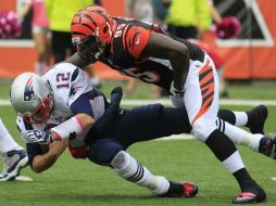 Brady (12) se vio ampliamente superado por la defensiva de los Bengalíes. AP /