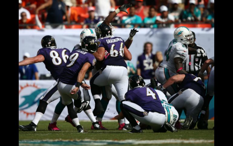 Justin Tucker (9) definió el encuentro con su gol de campo restando menos de dos minutos de juego. AP /