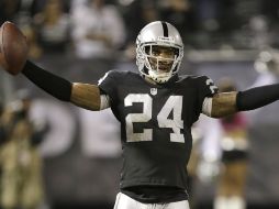 Charles Woodson (Raiders) celebra luego de interceptar un balon del QB de San Diego, Philip Rivers. AP /