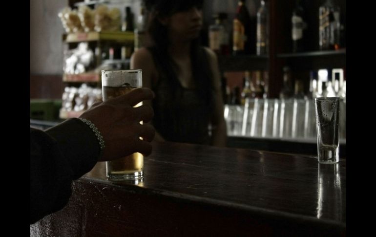 Para este año se prevé llegar a 35 mil pacientes orientados al problema ocasionado por esta ingesta excesiva de alcohol. ARCHIVO /