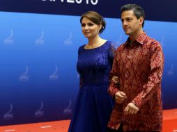 El Presidente Peña Nieto y su esposa Asisten a una cena de gala organizada por los líderes del APEC. AP /