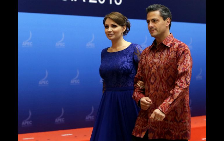 El Presidente Peña Nieto y su esposa Asisten a una cena de gala organizada por los líderes del APEC. AP /